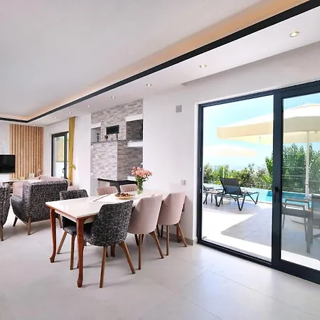 Uzumlu Village 3 Bedroom 6716 *